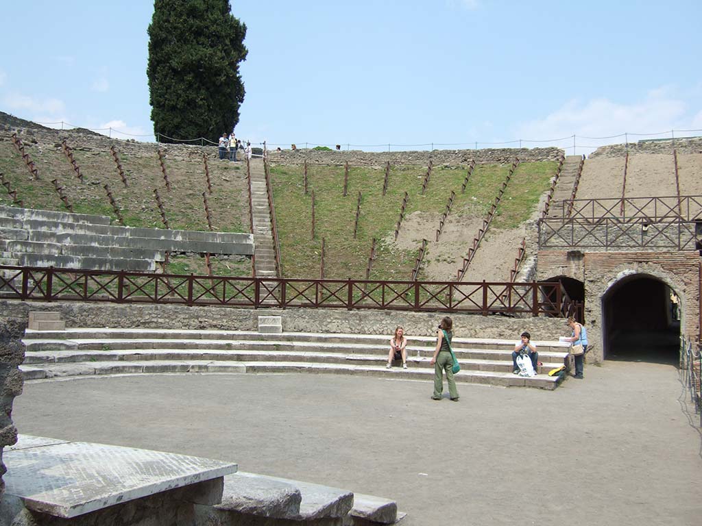 VIII.7.20 Pompeii. May 2006. Looking east, above the arched entrance would have been the Tribunal.