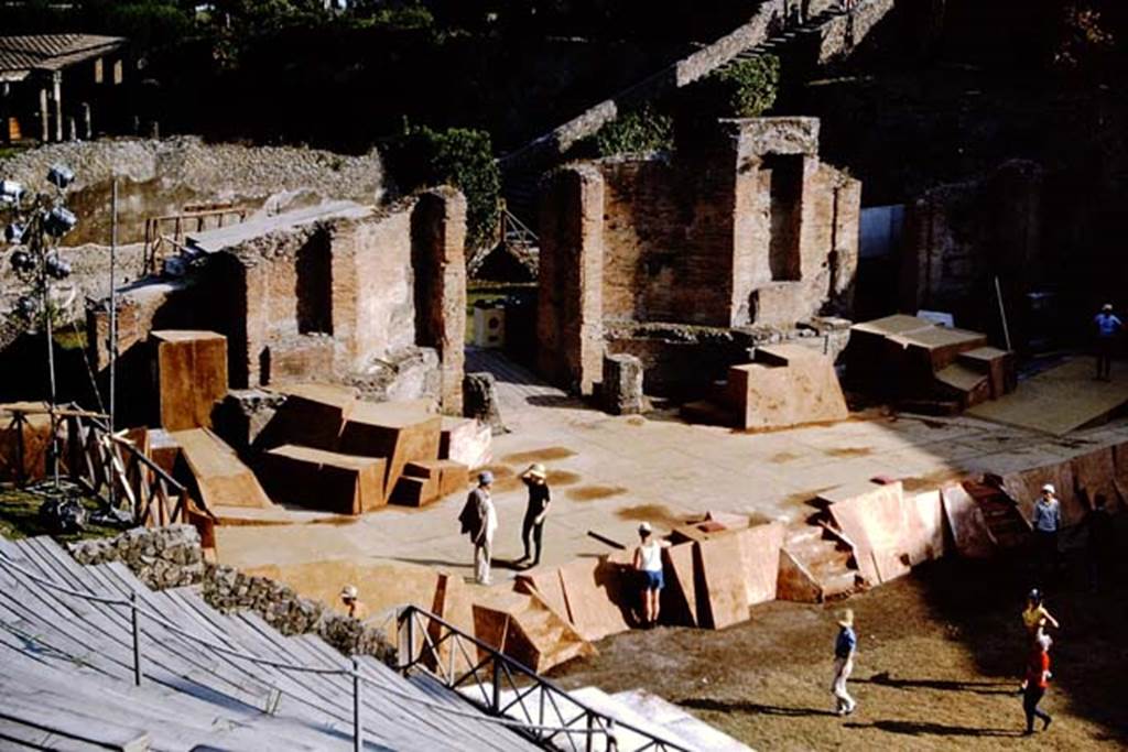 VIII.7.20 Pompeii. 1964. Preparing for a production in the Large Theatre. Photo by Stanley A. Jashemski.
Source: The Wilhelmina and Stanley A. Jashemski archive in the University of Maryland Library, Special Collections (See collection page) and made available under the Creative Commons Attribution-Non Commercial License v.4. See Licence and use details.
J64f1582