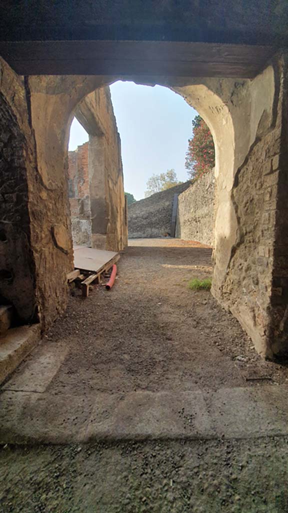 VIII.7.20 Pompeii. August 2021. West side. Room under the seating of the Large Theatre.
Looking south towards the top of the steps from the Triangular Forum.
Foto Annette Haug, ERC Grant 681269 DÉCOR.
On the left are steps to the Tribunal/upper level and next to it is the exit/entrance from the west side of the stage.  
The head of Bacchus is on the outer wall above the arch.
This is the same location as our May 2006 picture but looking south instead of north.