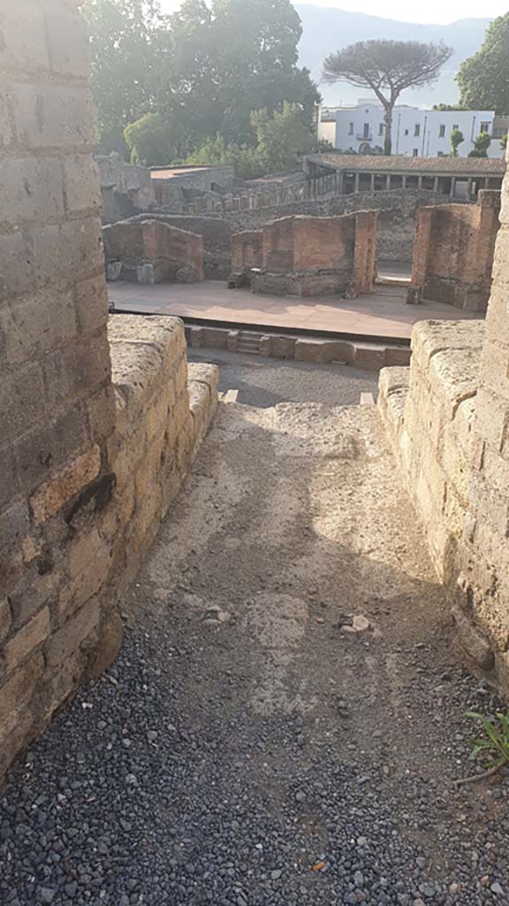 VIII.7.21 Pompeii. August 2021. Looking south from top of theatre.
Foto Annette Haug, ERC Grant 681269 DÉCOR.