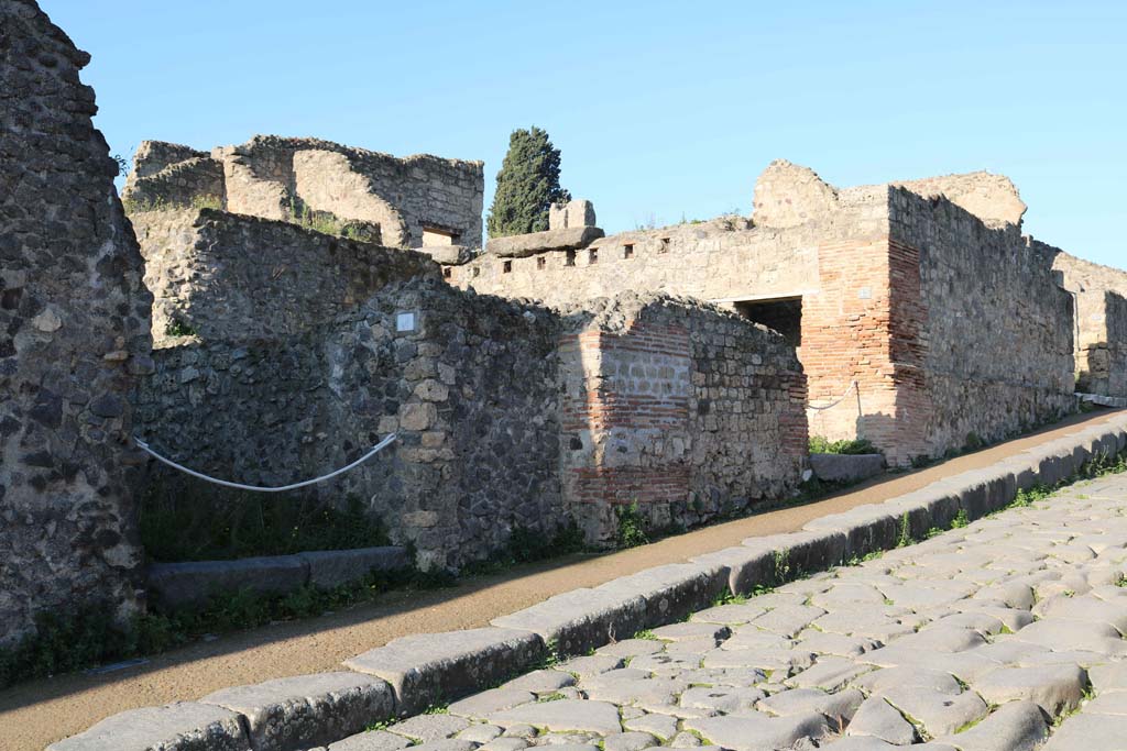 VIII.7.22 Pompeii, on left, and VIII.7.23, on right. December 2018. 
Looking north along west side of Via Stabiana. Photo courtesy of Aude Durand.