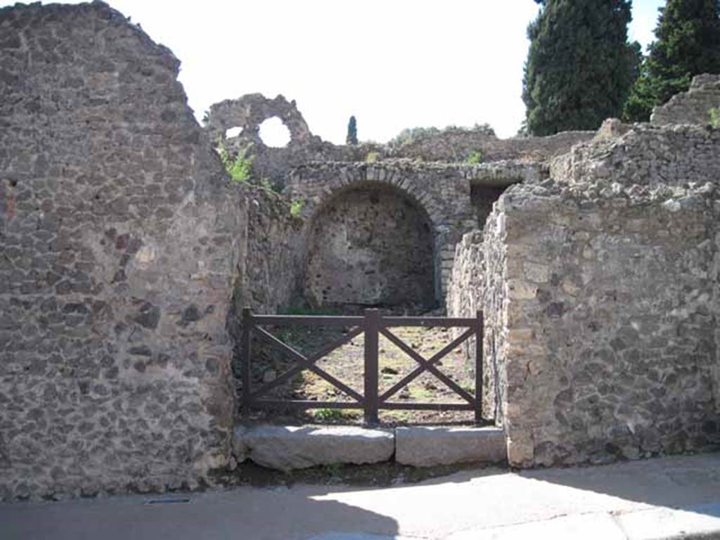 VIII.7.22 Pompeii. September 2010. Entrance on Via Stabiana, looking west.
Photo courtesy of Drew Baker.