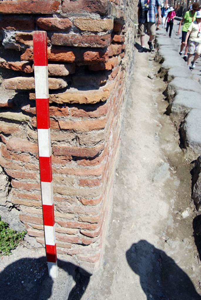 VIII.7.23 Pompeii. June 2009. Looking north along exterior of façade and pavement area on Via Stabiana. Photo courtesy of Sera Baker.