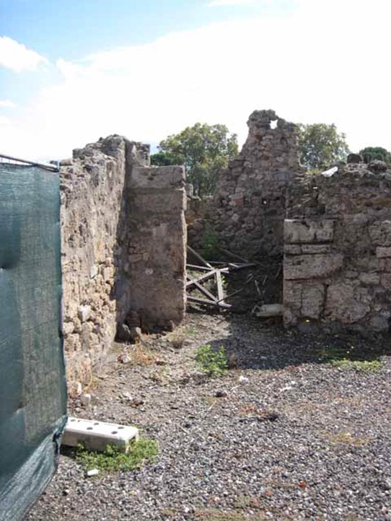 VIII.7.24 Pompeii. September 2010. Doorway to first room on south side of atrium, in south-east corner. Photo courtesy of Drew Baker.