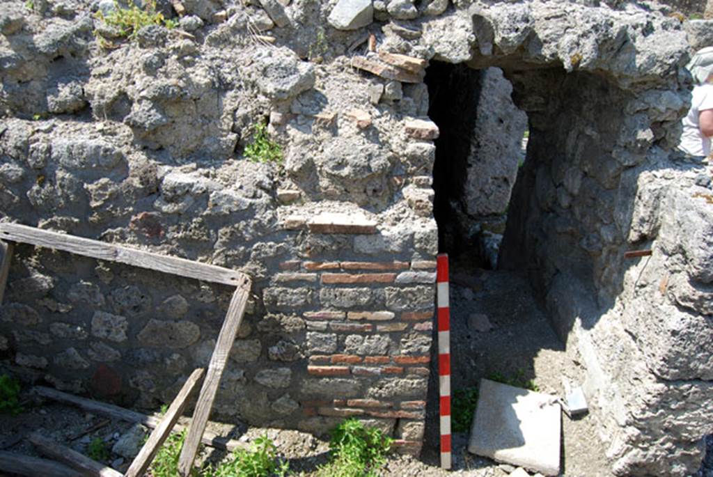 VIII.7.24 Pompeii. June 2009. West wall and entrance leading along corridor into “storage room”.  Photo courtesy of Sera Baker.