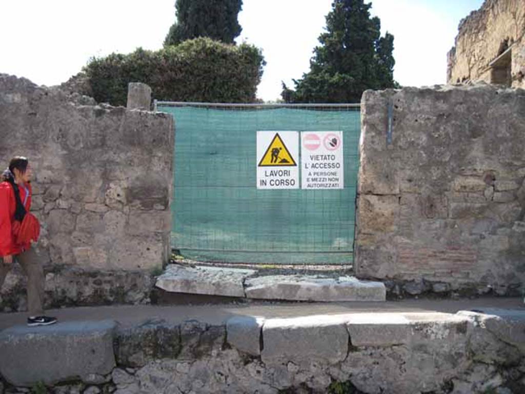 VIII.7.24 Pompeii. September 2010. Entrance, looking west.  Photo courtesy of Drew Baker.
This house is a little confusing as it is split into two levels. The entrance level consisted of atrium and surrounding rooms, probably used as the sculptor’s workshop. Fifteen steps led up to the upper part being the dwelling area, including the garden area surrounded by portico on four sides, a triclinium, cubiculi, another kitchen, and perhaps an exedra. Below the upper part would have been the areas of VIII.7.22 and 23. According to Fiorelli, the house was of very ancient construction but transformed into a workshop. This entire area is now very ruined.
According to Cooke Cockburn & Donaldson, the sculptor’s residence was one of the most interesting discoveries of the city. Found in it were statues of marble, some merely begun, others half-finished; with blocks of marble for other statues, and all the tools necessary for the artist. Among these, thirty-two mallets, many compasses, curved and straight, an infinity of chisels, three or four levers and jacks for raising blocks, saws, etc.
See Cooke Cockburn Donaldson, Pompeii, pt.1, 1827, (p.47)
