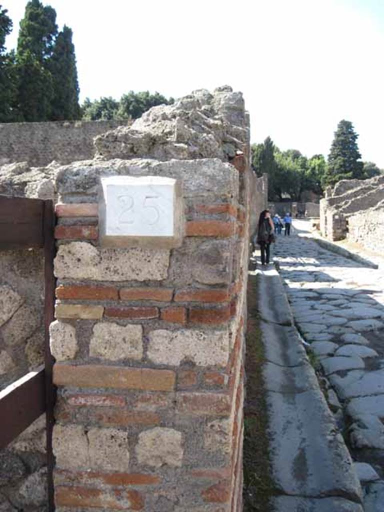 VIII.7.26 Pompeii. September 2010. ID Plate on west wall identifying entrance as 25, presumably an error. Photo courtesy of Drew Baker.
