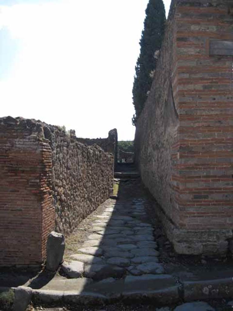 VIII.7.27 Pompeii. September 2010. Entrance to passage looking south towards theatre. Photo courtesy of Drew Baker.