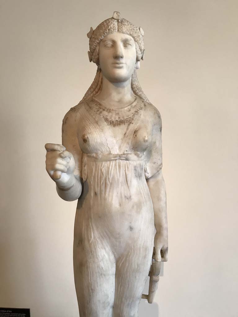 VIII.7.28 Pompeii. April 2019. Marble statue of Isis found in the north-east corner of the portico.
Now in Naples Archaeological Museum. Inventory number 9976.
Photo courtesy of Rick Bauer.