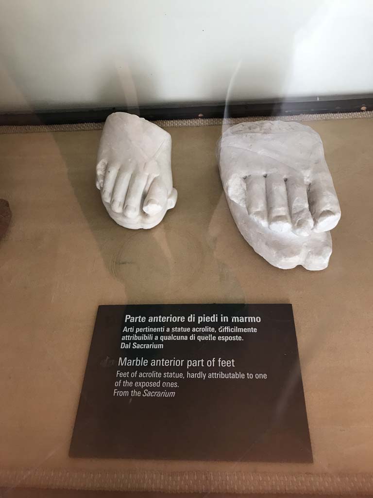 VIII.7.28 Pompeii. April 2019. Front parts of two marble feet found in the Sacrarium. 
Now in Naples Archaeological Museum. Inventory number s. n. 5. Photo courtesy of Rick Bauer.