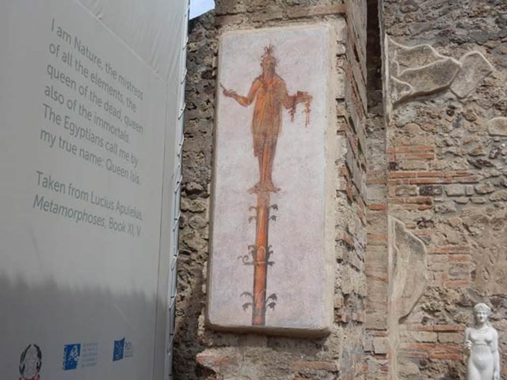 VIII.7.28 Pompeii. May 2017. North wall of second arch from north in the Ekklesiasterion. 
Reproduction of fresco of statue carrying sistrum and box, at the top of a candelabra.
Photo courtesy of Buzz Ferebee.