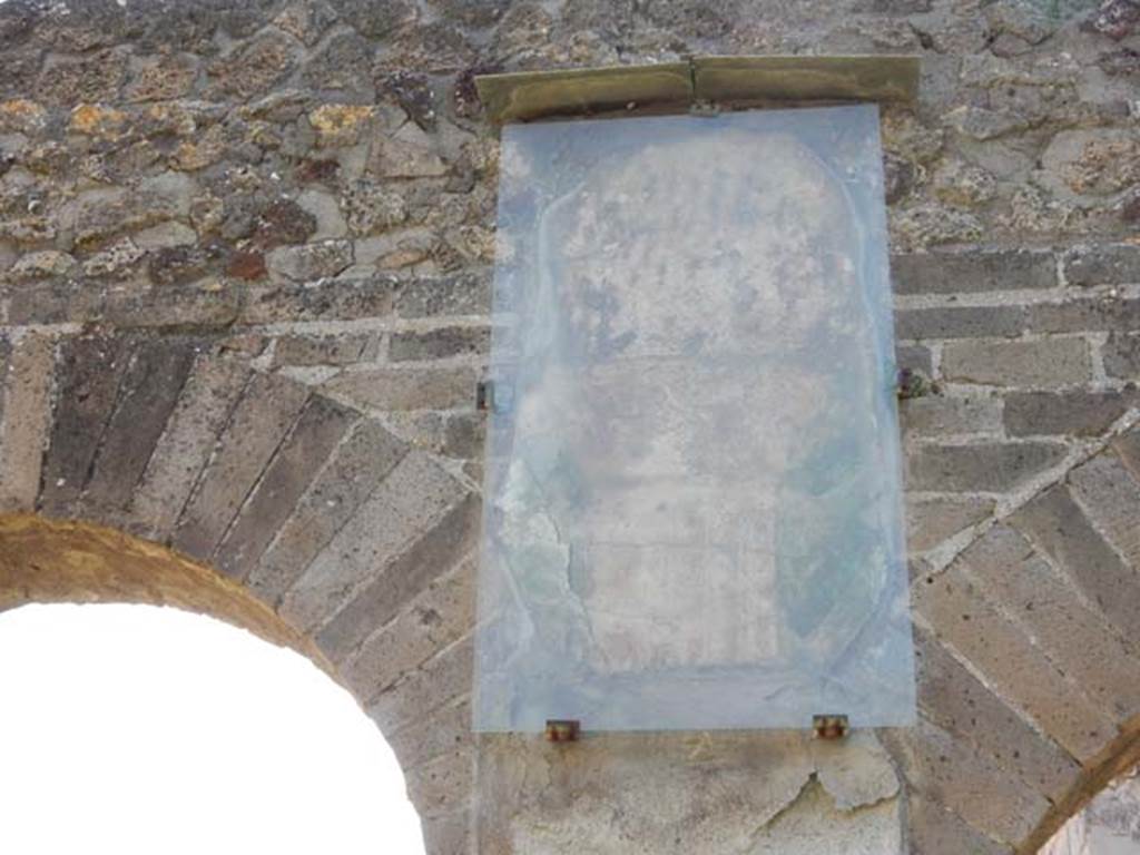 VIII.7.28, Pompeii. May 2015. Remains of decoration on east wall of dining area.
Photo courtesy of Buzz Ferebee.