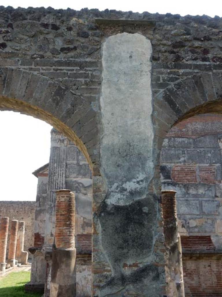 VIII.7.28, Pompeii. May 2015. Remains of decoration on east wall of dining area. 
Photo courtesy of Buzz Ferebee.