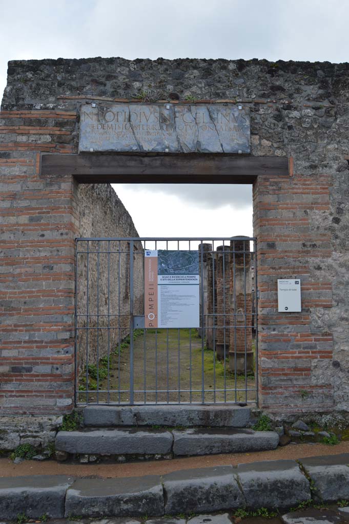 VIII.7.28, Pompeii. March 2018. Looking south to entrance doorway.
Foto Taylor Lauritsen, ERC Grant 681269 DÉCOR.