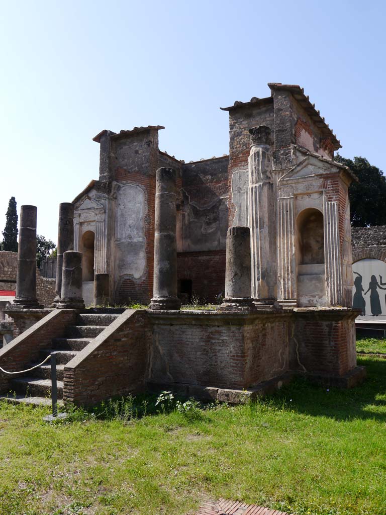 VIII.7.28 Pompeii. September 2018. Looking south-west across temple court towards Temple. 
Foto Anne Kleineberg, ERC Grant 681269 DÉCOR.