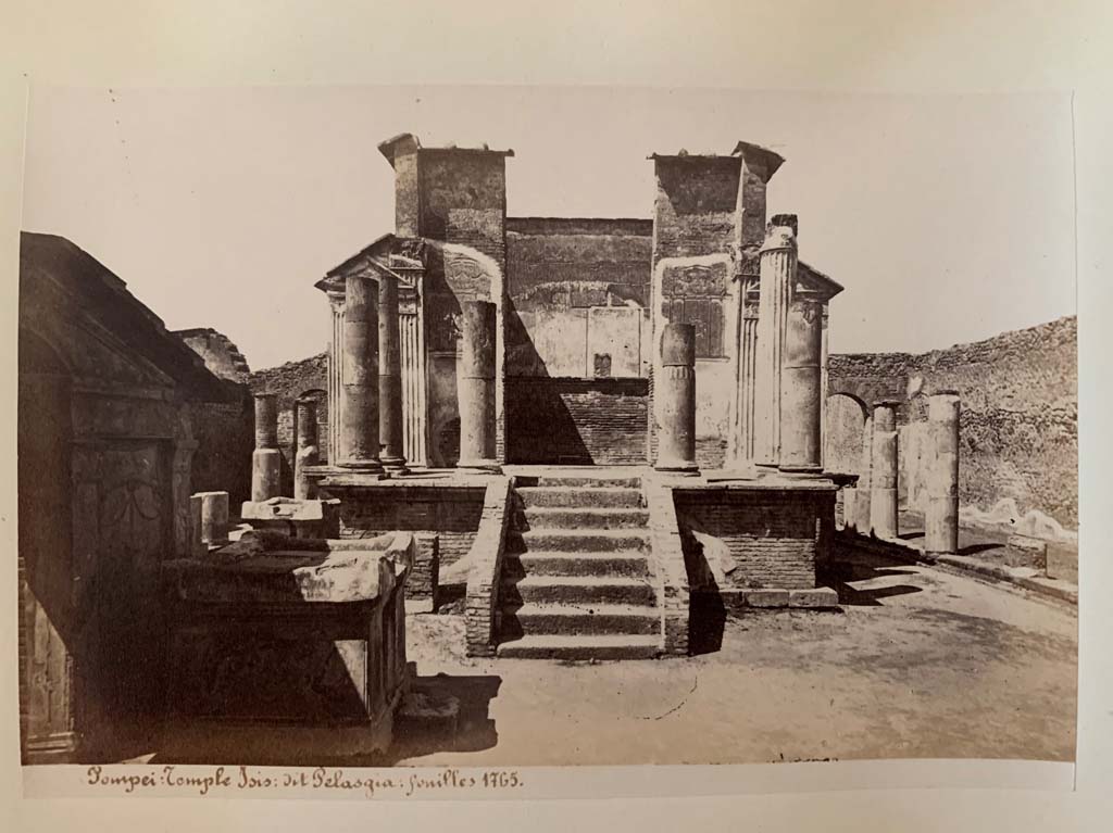 VIII.7.28 Pompeii. From an Album by M. Amodio, c.1880, entitled “Pompei, destroyed on 23 November 79, discovered in 1748”.
Looking west. Photo courtesy of Rick Bauer.