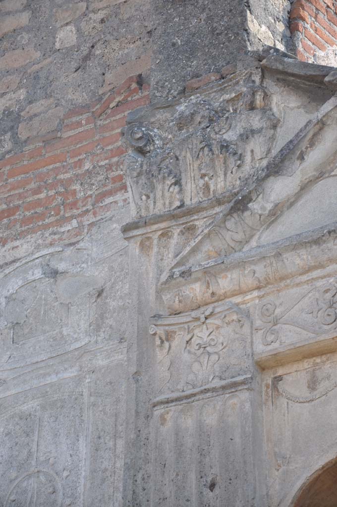 VIII.7.28, Pompeii. July 2017. 
Detail of stucco decoration at upper north end of east side above niche.
Foto Anne Kleineberg, ERC Grant 681269 DÉCOR.