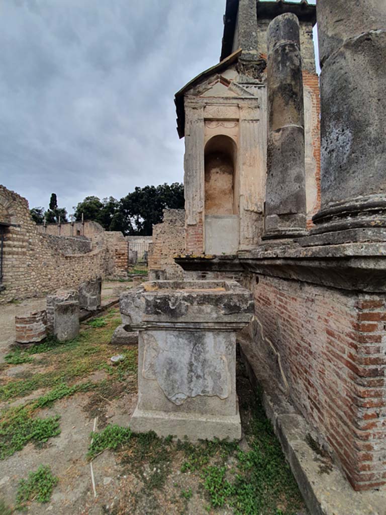VIII.7.28 Pompeii. August 2021. 
Looking across an altar towards niche at south end of east front façade of Temple.
Foto Annette Haug, ERC Grant 681269 DÉCOR.