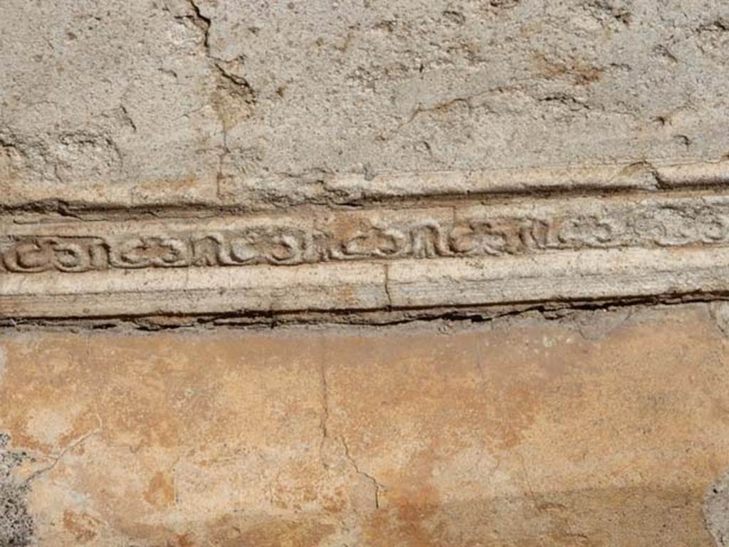 VIII.7.28, Pompeii. May 2015. Detail of stucco from south side of altar in south-east corner of podium.  Photo courtesy of Buzz Ferebee.