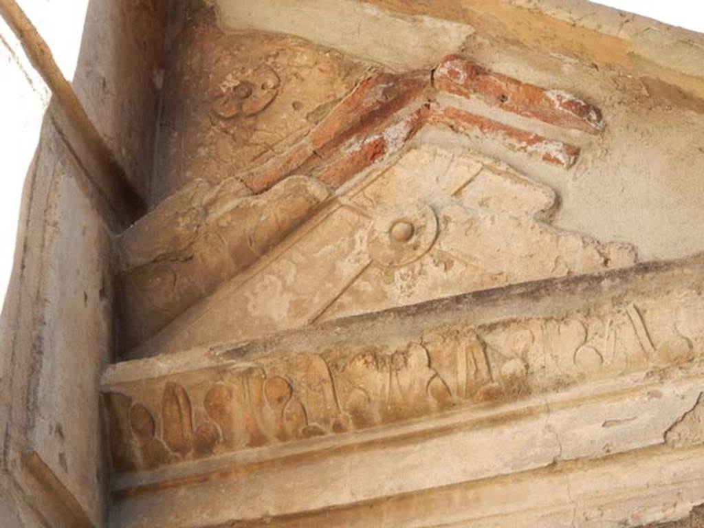 VIII.7.28, Pompeii. May 2015. Detail of decorative stucco on west wall of south side. 
Photo courtesy of Buzz Ferebee.
