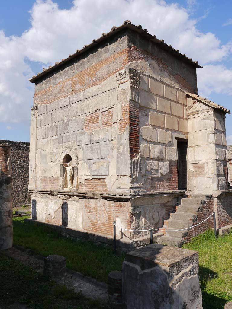 VIII.7.28 Pompeii. September 2018. 
Looking north-east towards the rear west and south sides of the cella, from south-west corner.
Foto Anne Kleineberg, ERC Grant 681269 DÉCOR.