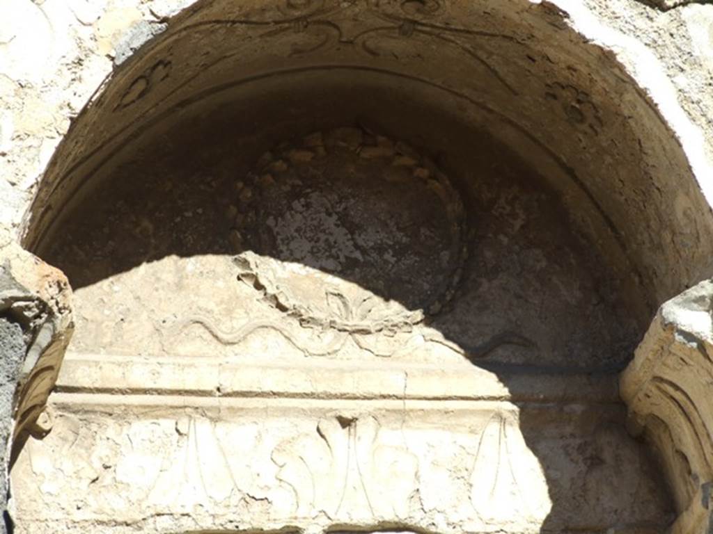 VIII.7.28 Pompeii. March 2009. Decorative stucco in arched niche.