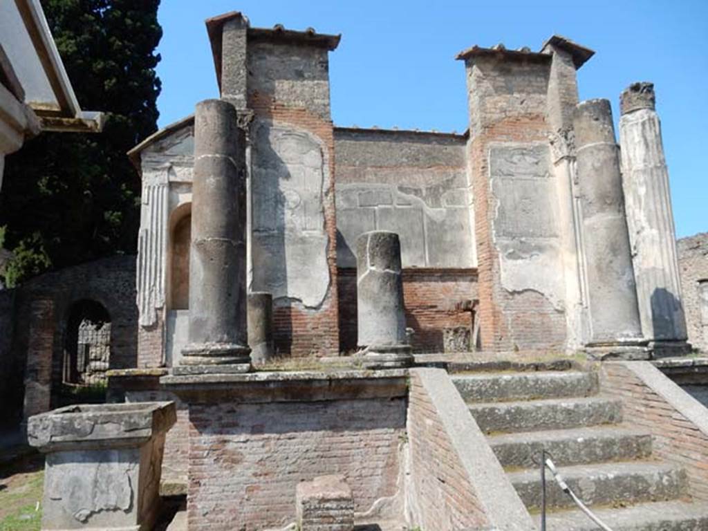 VIII.7.28, Pompeii. May 2015. Looking west to temple steps leading to cella. Photo courtesy of Buzz Ferebee.