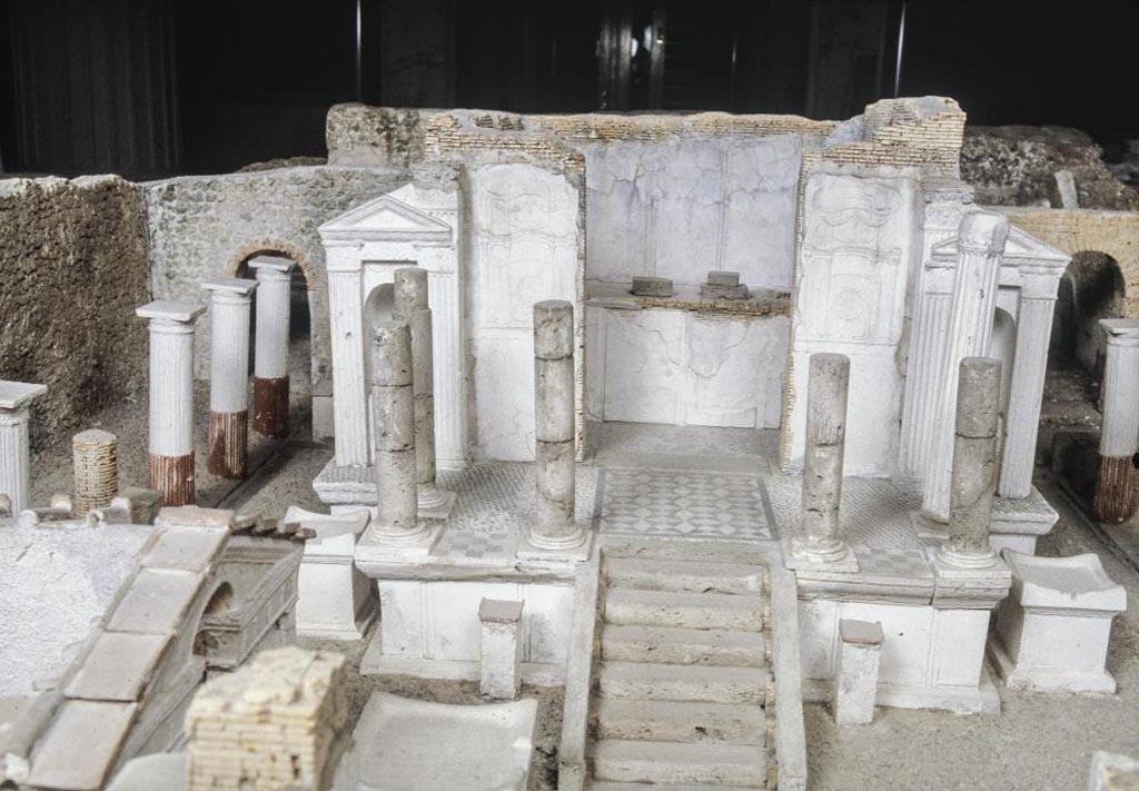 VIII.7.28 Pompeii. 1784. Temple steps leading up to portico and cella.
From Temple of Isis model made in 1784 by Giovanni Altieri.
Formerly in Medelhavsmuseet, Stockholm, Sweden, inventory number NM Drh Sk 281. Now deaccessioned.
Photo by Margareta Sjöblom. Medelhavsmuseet, Stockholm, Sweden.