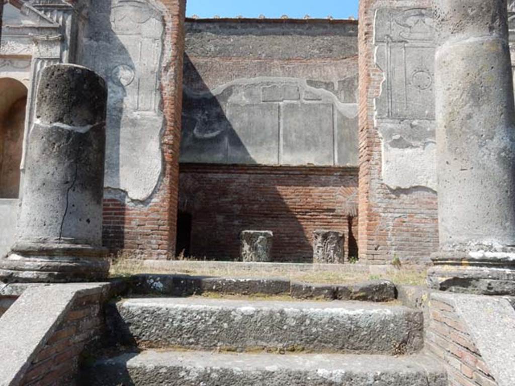 VIII.7.28, Pompeii. May 2015. Looking west towards cella, with remains of decorative stucco on front wall on both sides of doorway. Photo courtesy of Buzz Ferebee.
