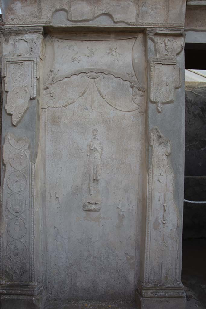 VIII.7.28 Pompeii. March 2019. 
Detail from east side of doorway in north wall of purgatorium.
Foto Annette Haug, ERC Grant 681269 DÉCOR.