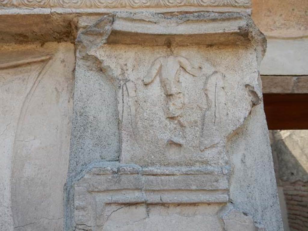 VIII.7.28, Pompeii. May 2015. Purgatorium, detail of stucco from east side of doorway.
Photo courtesy of Buzz Ferebee.