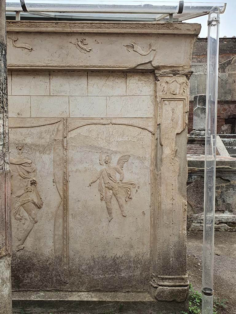 VIII.7.28 Pompeii. August 2021. Detail from north end of east side of purgatorium.
Foto Annette Haug, ERC Grant 681269 DÉCOR.