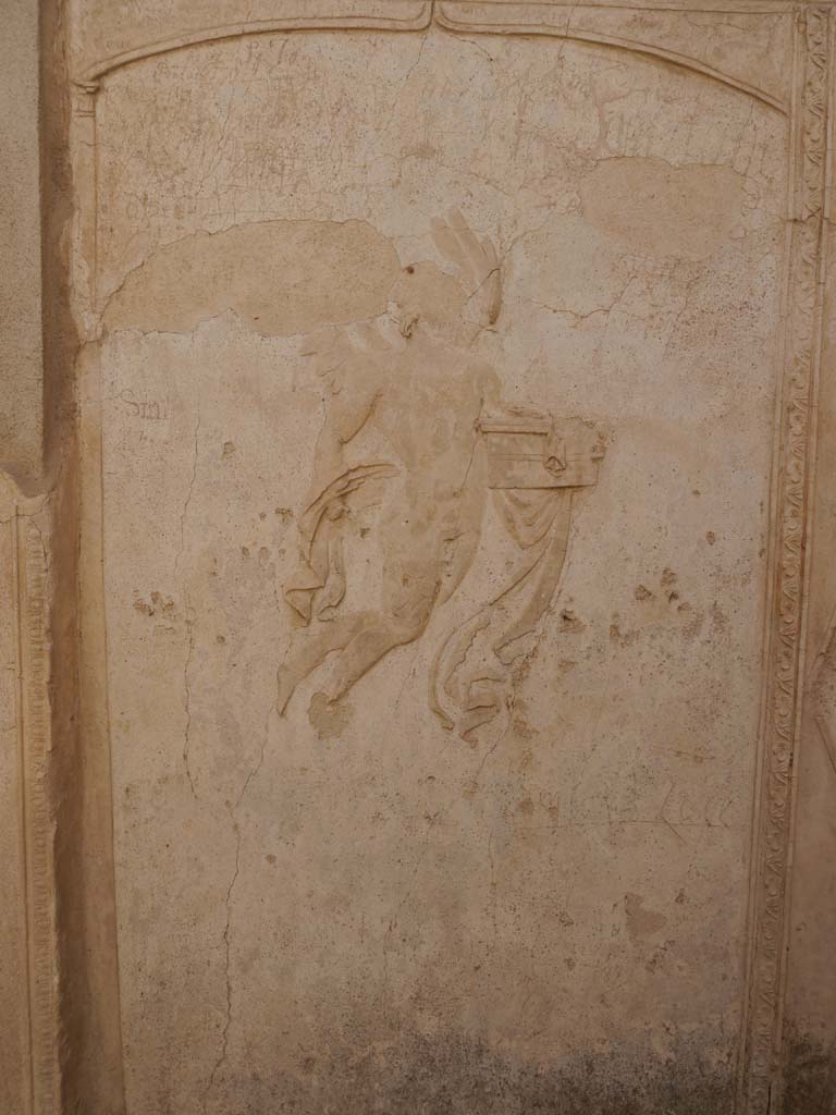 VIII.7.28 Pompeii. September 2018. Detail of stucco decoration on south end of east side of Purgatorium.
Foto Anne Kleineberg, ERC Grant 681269 DÉCOR.