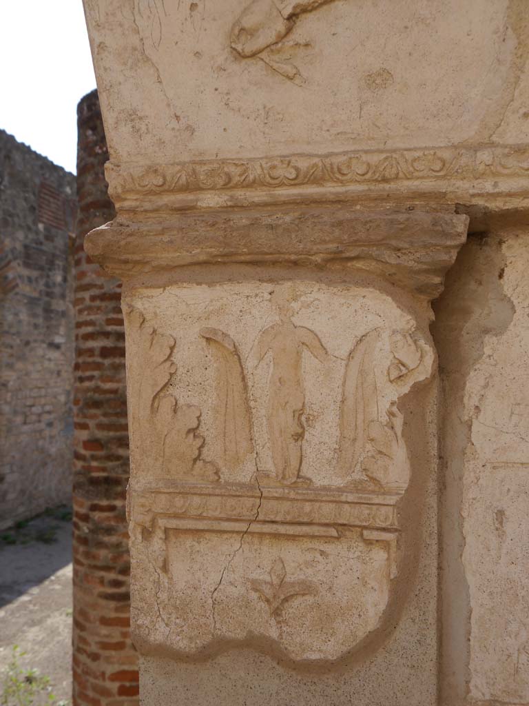 VIII.7.28 Pompeii. September 2018. Detail of stucco decoration at south end of east side of Purgatorium.
Foto Anne Kleineberg, ERC Grant 681269 DÉCOR.