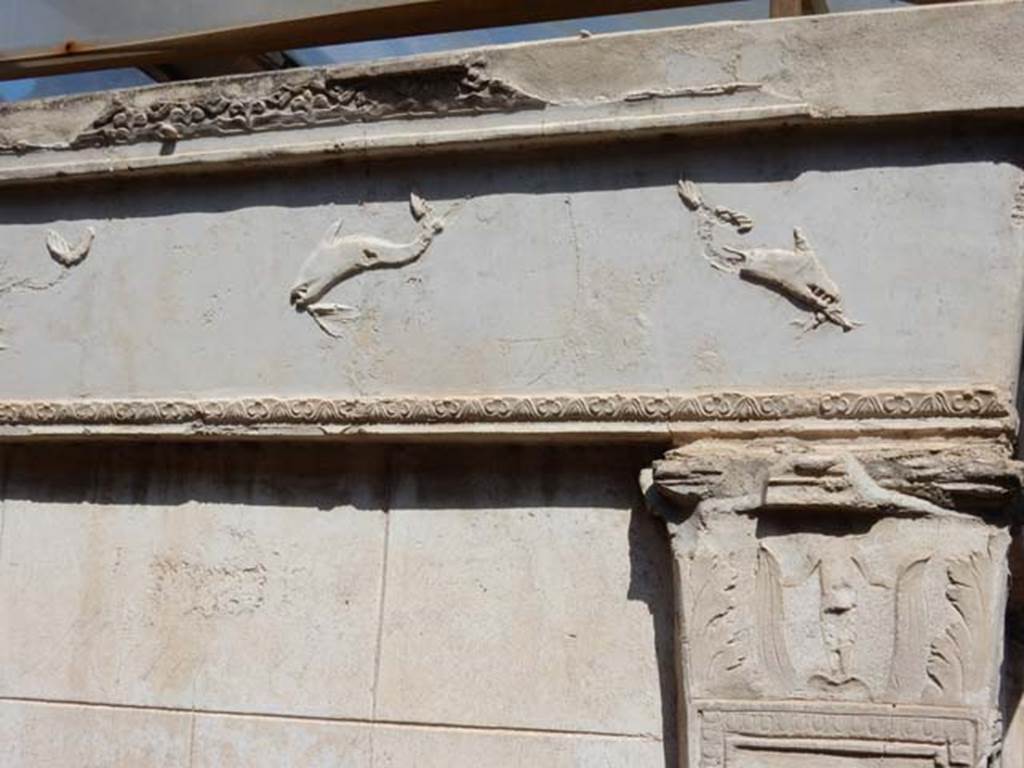 VIII.7.28, Pompeii. May 2015. Purgatorium, detail of stucco from east end of south side. Photo courtesy of Buzz Ferebee.