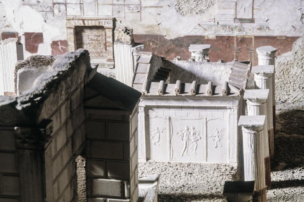 VIII.7.28 Pompeii. Looking east, across purgatorium to east portico in model of temple made by Giovanni Altieri in 1784.
From Temple of Isis model made in 1784 by Giovanni Altieri.
Formerly in Medelhavsmuseet, Stockholm, Sweden, inventory number NM Drh Sk 281. Now deaccessioned.
Photo by Margareta Sjöblom. Medelhavsmuseet, Stockholm, Sweden.
See https://collections.smvk.se/carlotta-mhm/web/object/4072359