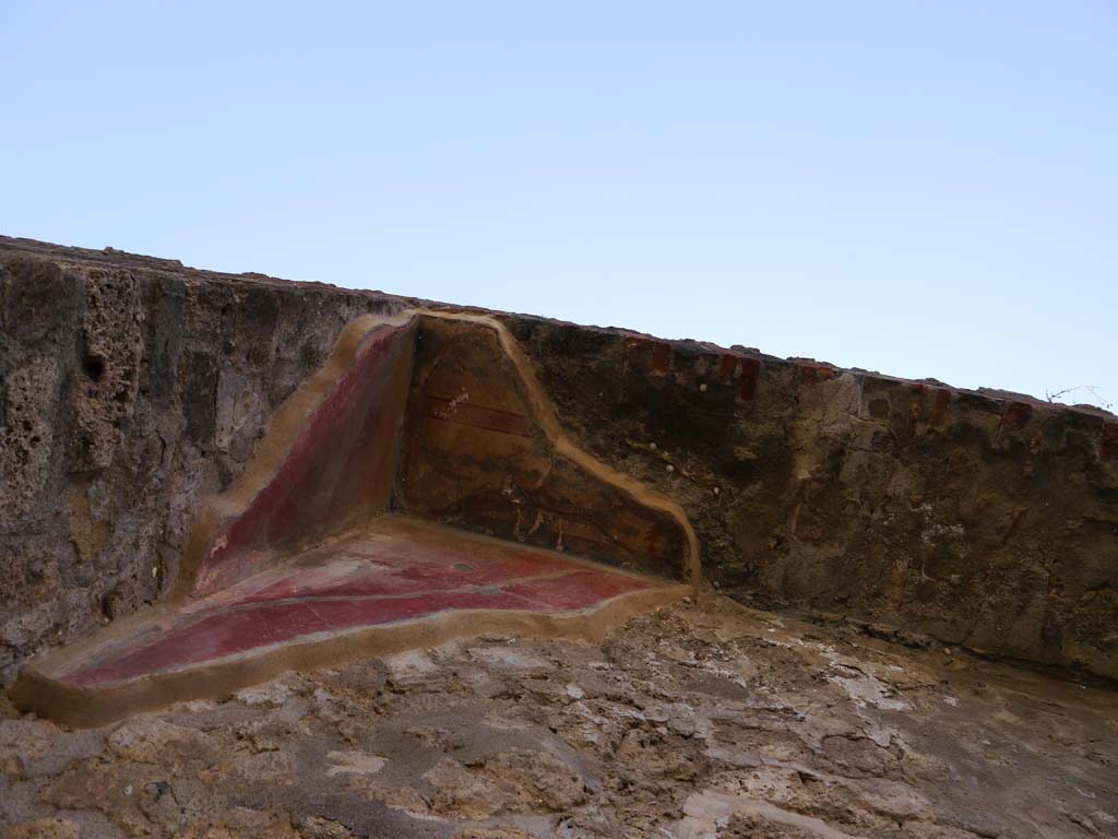 VIII.7.28 Pompeii. September 2018. Remaining stucco on east side of large recess of south portico.
Foto Anne Kleineberg, ERC Grant 681269 DÉCOR.