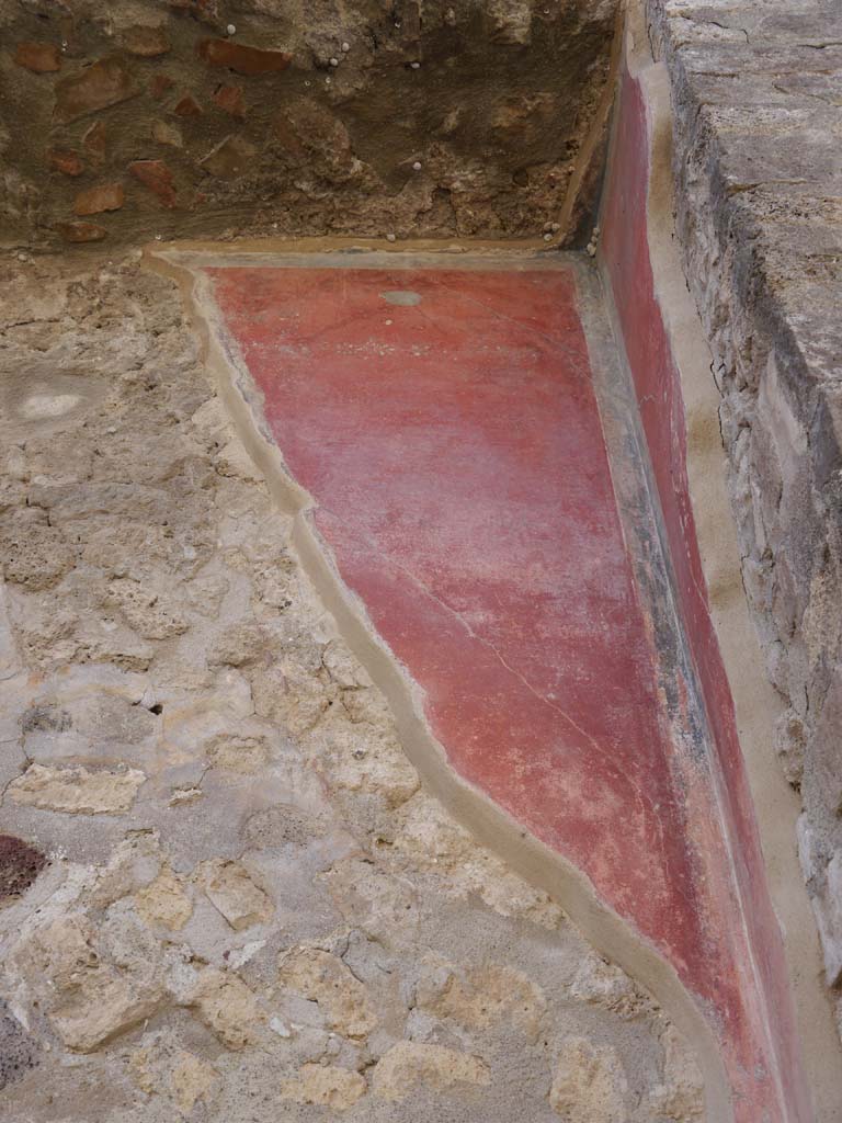 VIII.7.28 Pompeii. September 2018. Remaining stucco on west side of large recess on south portico. 
Foto Anne Kleineberg, ERC Grant 681269 DÉCOR.