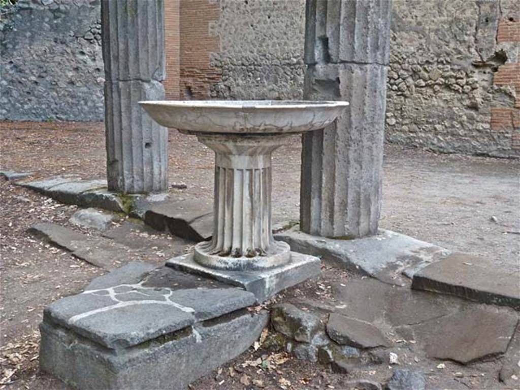 VIII.7.30 Pompeii. September 2011. Labrum fountain on north side, looking west. Photo courtesy of Michael Binns.