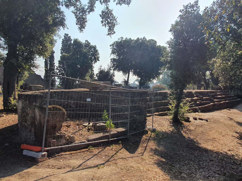 VIII.7.33 Pompeii. July 2021. 
Looking east towards semi-circular stone bench or schola with lions’ feet next to the south-west corner of the temple. 
Foto Annette Haug, ERC Grant 681269 DÉCOR.