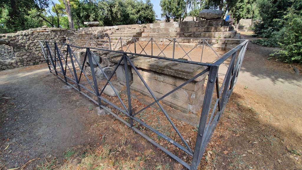 VIII.7.34 Pompeii. August 2021. Altars, east sides.
Foto Annette Haug, ERC Grant 681269 DÉCOR.