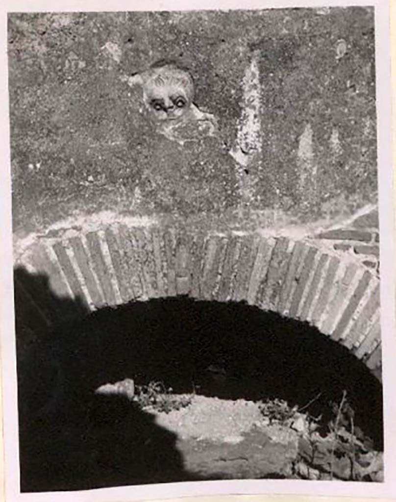 IX.1.3/ IX.1.33. Pre-1943. Detail of terracotta head embedded into the brickwork. Photo by Tatiana Warscher.
Warscher concluded that –
“The head found in house I.3.8 probably represented Vulcan. 
Whereas the one in this bakery was probably a monster to ward off the evil-eye/bad spirits.”
See Warscher, T. Codex Topographicus Pompeianus, IX.1. (1943), Swedish Institute, Rome. (no.11), p. 23.