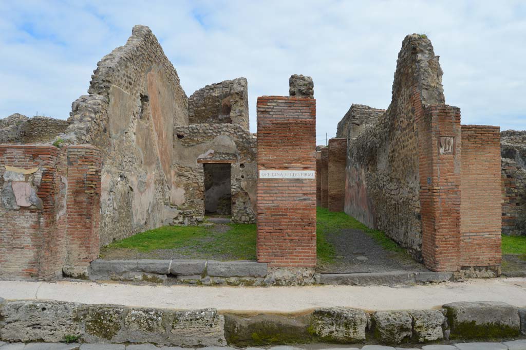 IX.1.4, on left, and IX.1.5, on right, Pompeii. March 2018. Looking east towards entrance doorways on Via Stabiana. 
Foto Taylor Lauritsen, ERC Grant 681269 DÉCOR.