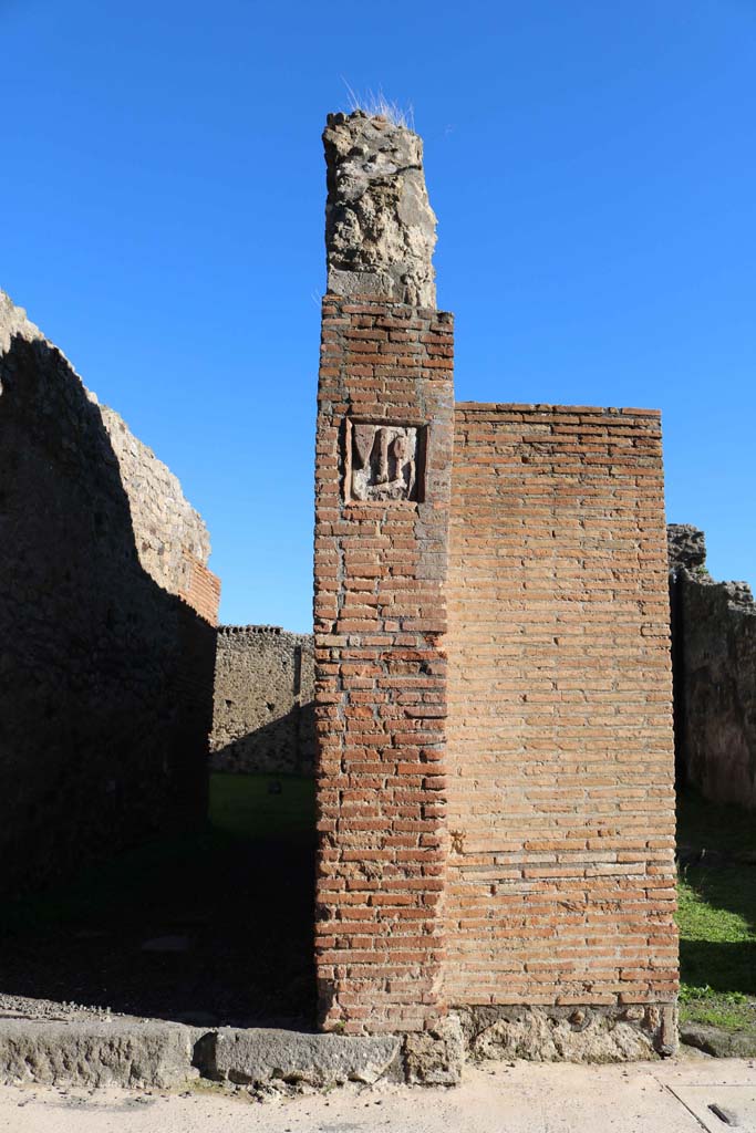 IX.1.5 Pompeii. December 2018. 
Pilaster on south side of doorway with plaque. Photo courtesy of Aude Durand.
