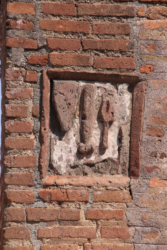 IX.1.5 Pompeii. September 2021. 
Tufa plaque set into masonry on south side of entrance doorway. Photo courtesy of Klaus Heese.