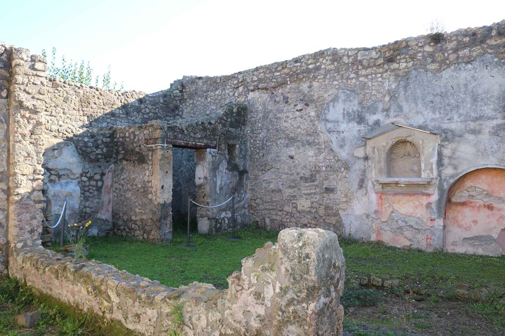 IX.1.7 Pompeii. December 2018. 
Looking across atrium towards doorway to room in south-east corner. Photo courtesy of Aude Durand.