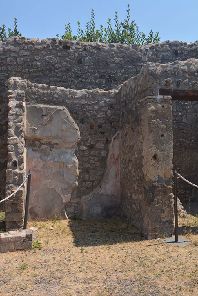 IX.1.7 Pompeii. July 2017. Looking east into narrow tablinum.
Foto Annette Haug, ERC Grant 681269 DÉCOR.