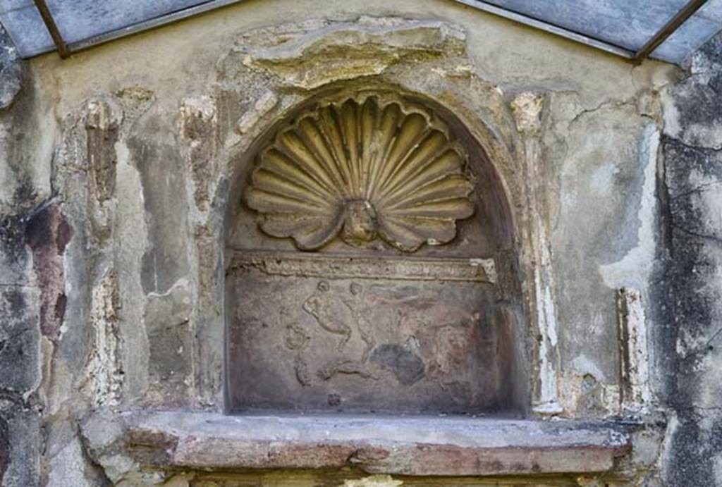 IX.1.7 Pompeii. April 2018. Looking towards niche with stucco of a shell and figures. Photo courtesy of Ian Lycett-King. 
Use is subject to Creative Commons Attribution-NonCommercial License v.4 International.