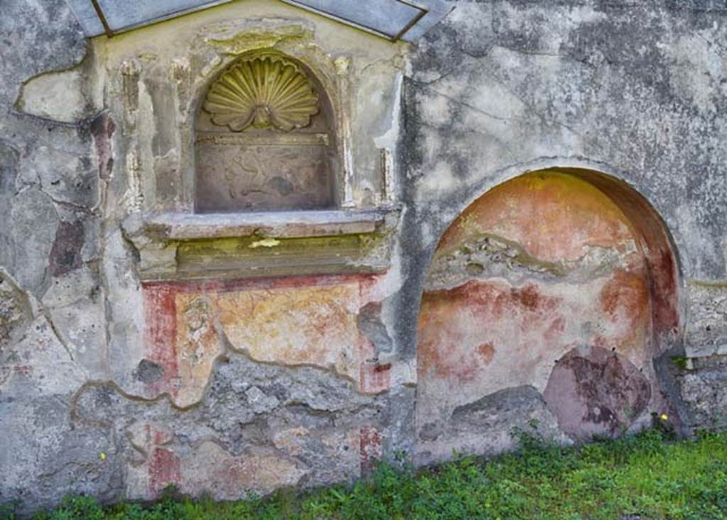 IX.1.7 Pompeii. April 2018. South wall, with detail of two of the three recesses. Photo courtesy of Ian Lycett-King. 
Use is subject to Creative Commons Attribution-NonCommercial License v.4 International.