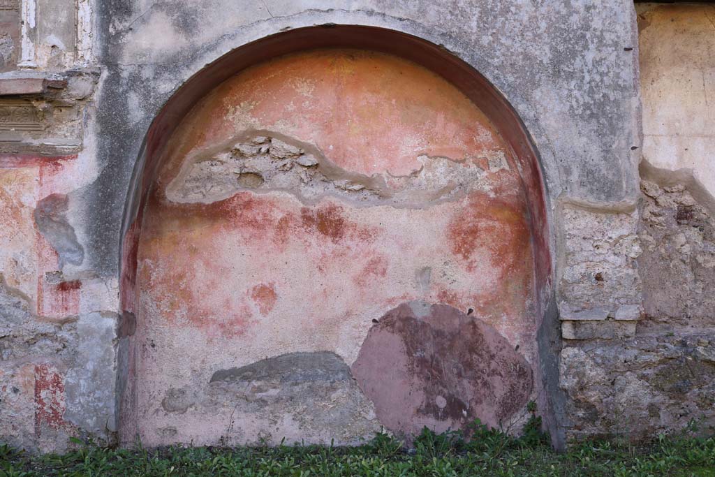 IX.1.7 Pompeii. December 2018. Large arched niche on south wall. Photo courtesy of Aude Durand.